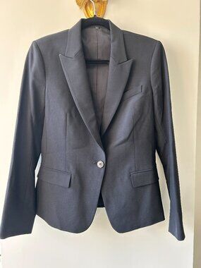 Black size 8 blazer